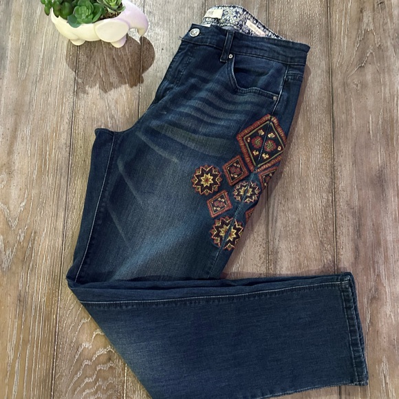 Vintage America Embroidered Blue Jeans - Picture 11 of 11